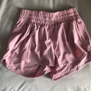 light purple lulu lemon tracker mid rise short 4”. worn 1 time.
